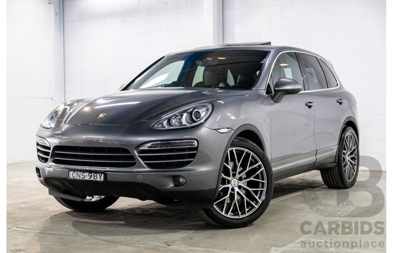 9/2013 Porsche Cayenne Diesel Series 2 MY14 4d Wagon Meteor Grey Metallic Turbo Diesel V6 3.0L
