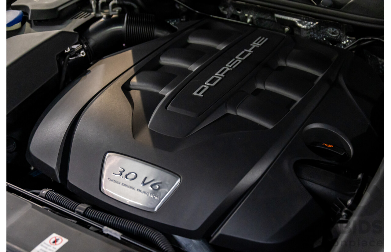 9/2013 Porsche Cayenne Diesel Series 2 MY14 4d Wagon Meteor Grey Metallic Turbo Diesel V6 3.0L