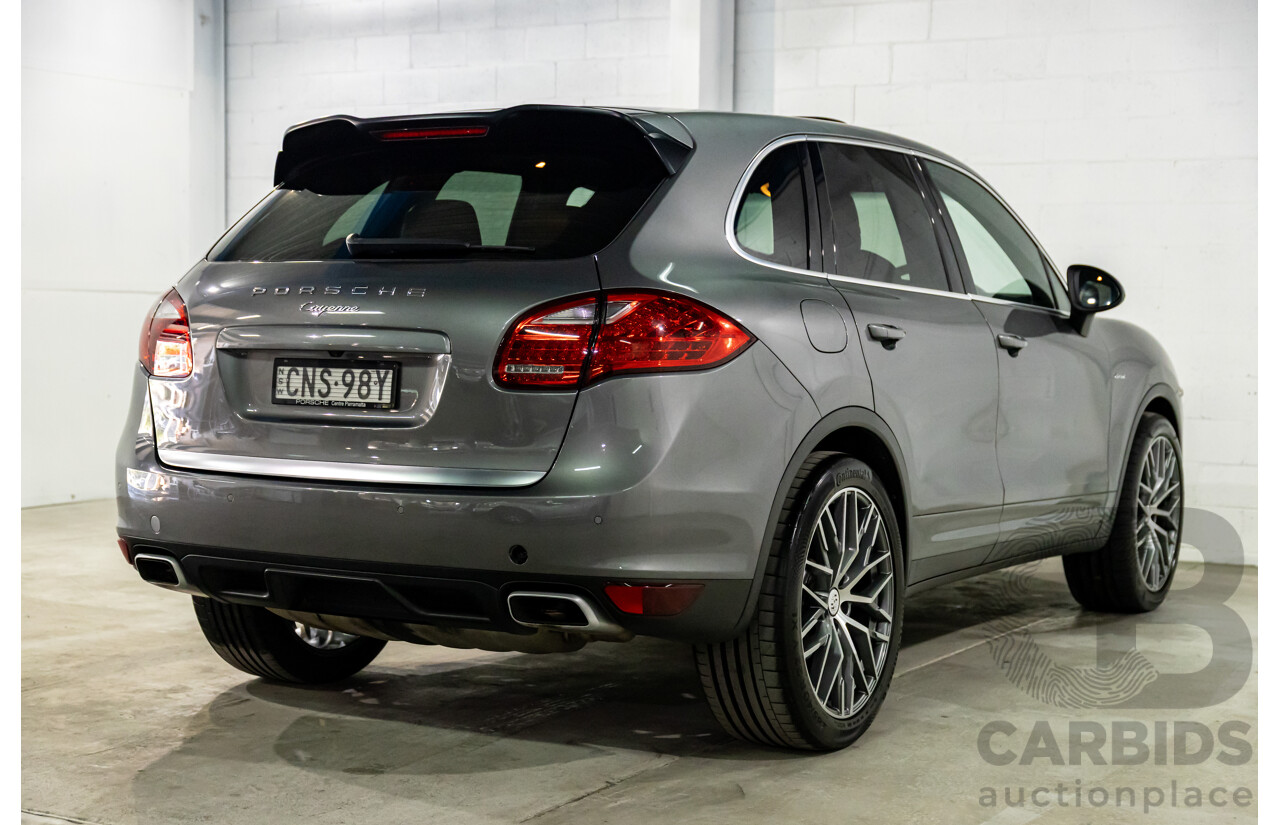 9/2013 Porsche Cayenne Diesel Series 2 MY14 4d Wagon Meteor Grey Metallic Turbo Diesel V6 3.0L