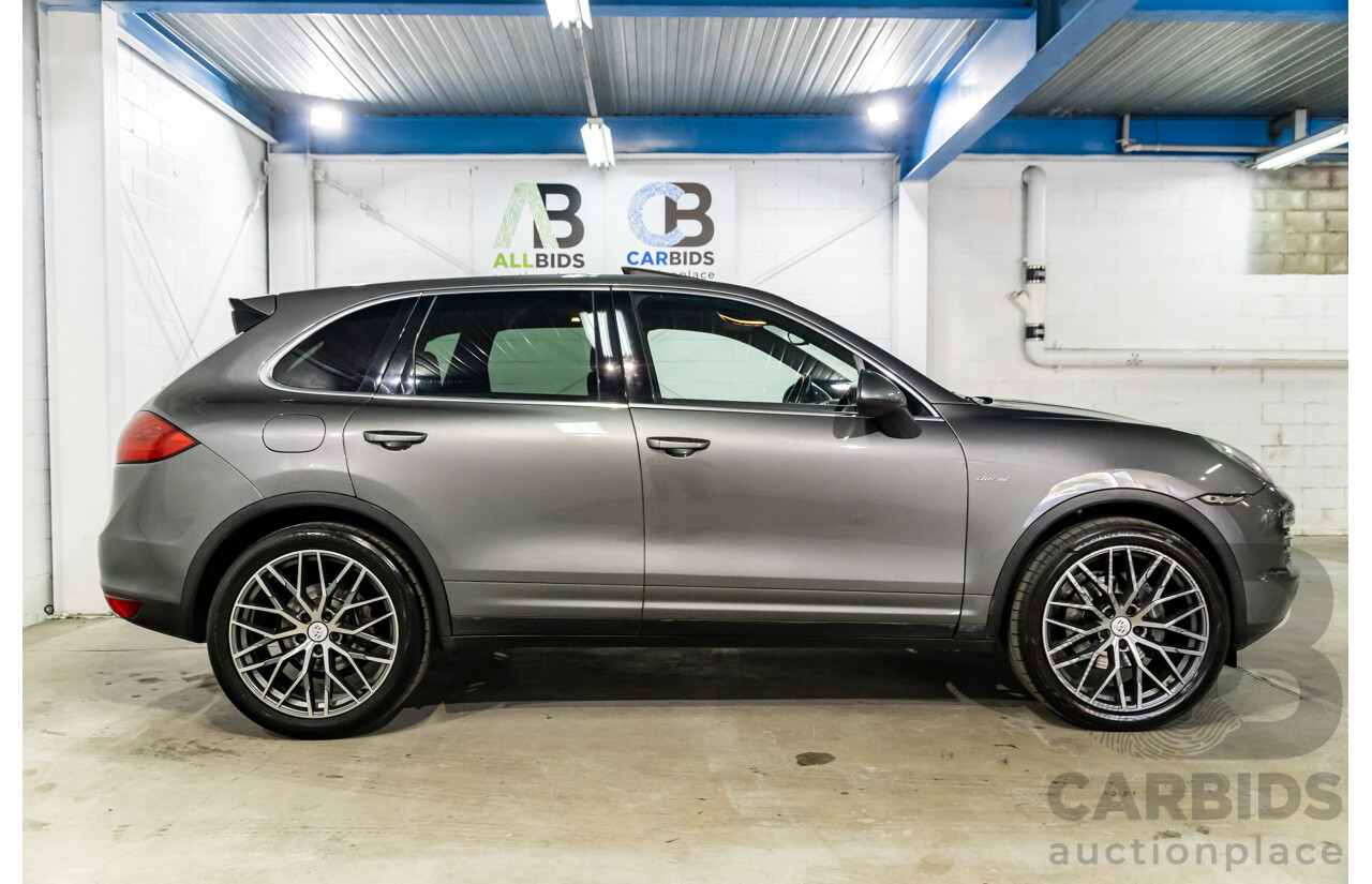 9/2013 Porsche Cayenne Diesel Series 2 MY14 4d Wagon Meteor Grey Metallic Turbo Diesel V6 3.0L
