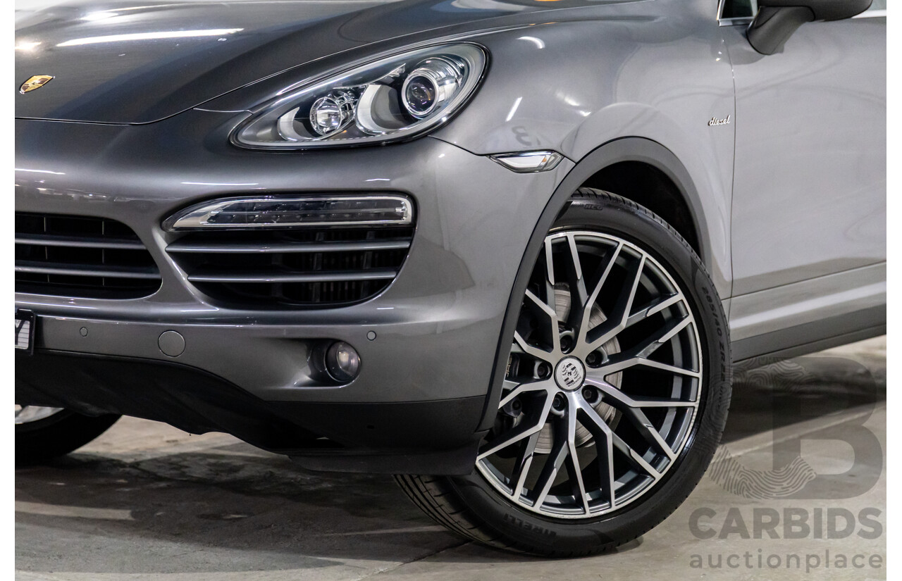 9/2013 Porsche Cayenne Diesel Series 2 MY14 4d Wagon Meteor Grey Metallic Turbo Diesel V6 3.0L