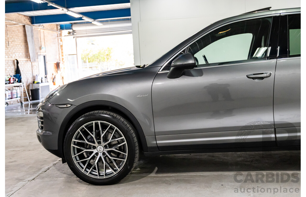 9/2013 Porsche Cayenne Diesel Series 2 MY14 4d Wagon Meteor Grey Metallic Turbo Diesel V6 3.0L