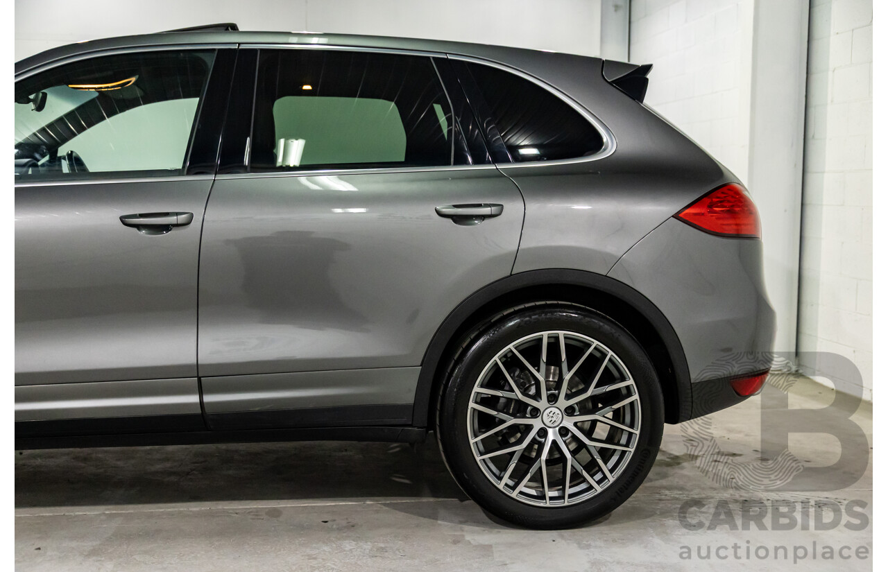 9/2013 Porsche Cayenne Diesel Series 2 MY14 4d Wagon Meteor Grey Metallic Turbo Diesel V6 3.0L