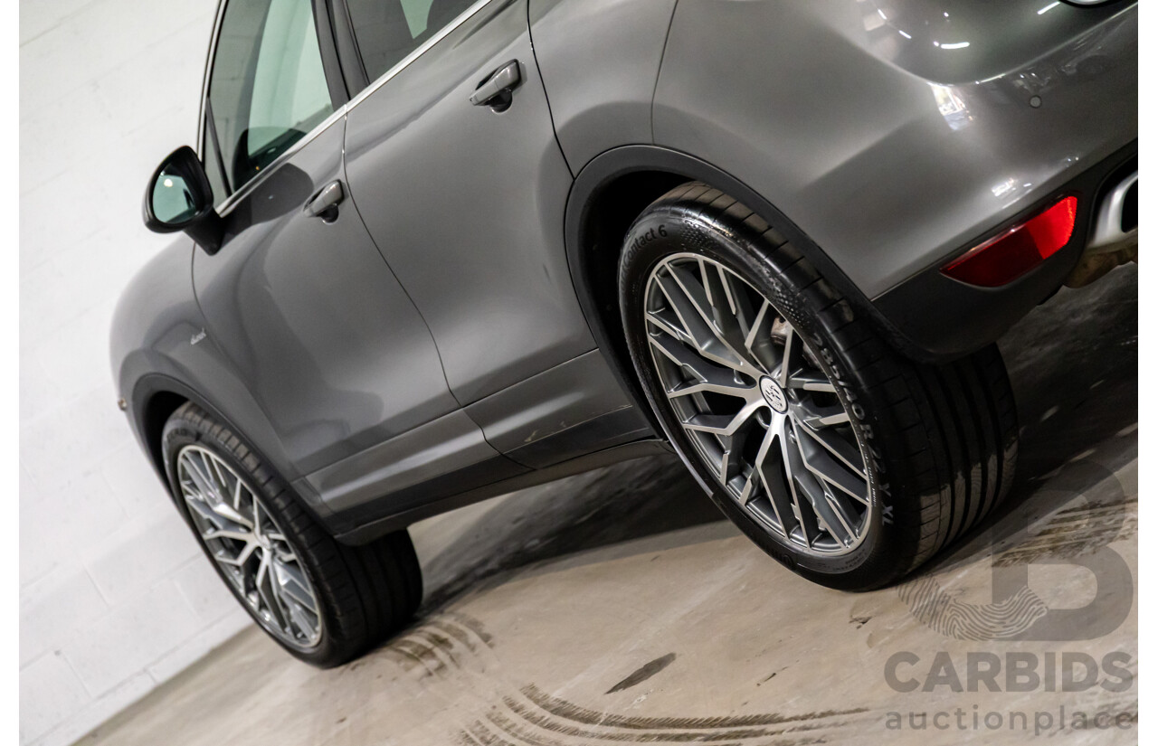 9/2013 Porsche Cayenne Diesel Series 2 MY14 4d Wagon Meteor Grey Metallic Turbo Diesel V6 3.0L