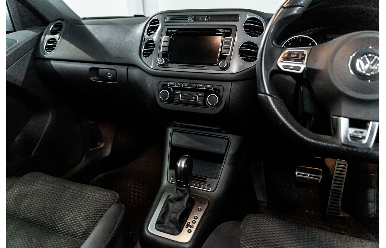 11/2014 Volkswagen Tiguan 130 TDI R-Line (4x4) 5NC MY15 4d Wagon Pure White Turbo Diesel 2.0L