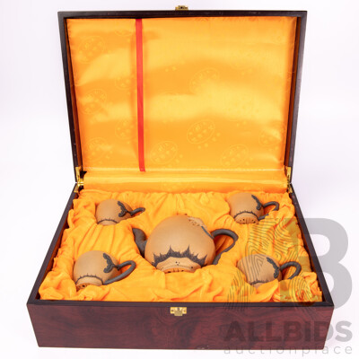 Chinese Yi Xing Five Piece Tea Set in Presentation Box by Yang Liya with Certificate of Authenticity