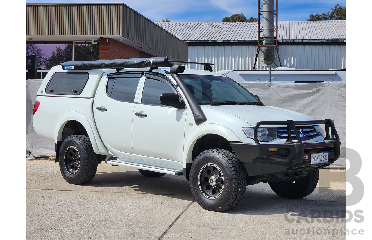 10/2014 Mitsubishi Triton GLX (4x4) MN MY15 Double Cab Utility White 2.5L