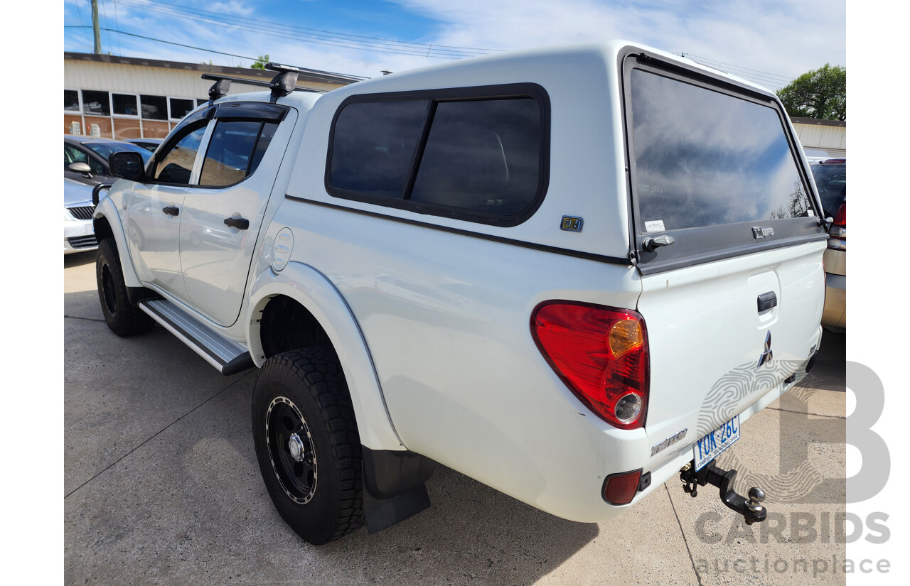 10/2014 Mitsubishi Triton GLX (4x4) MN MY15 Double Cab Utility White 2.5L