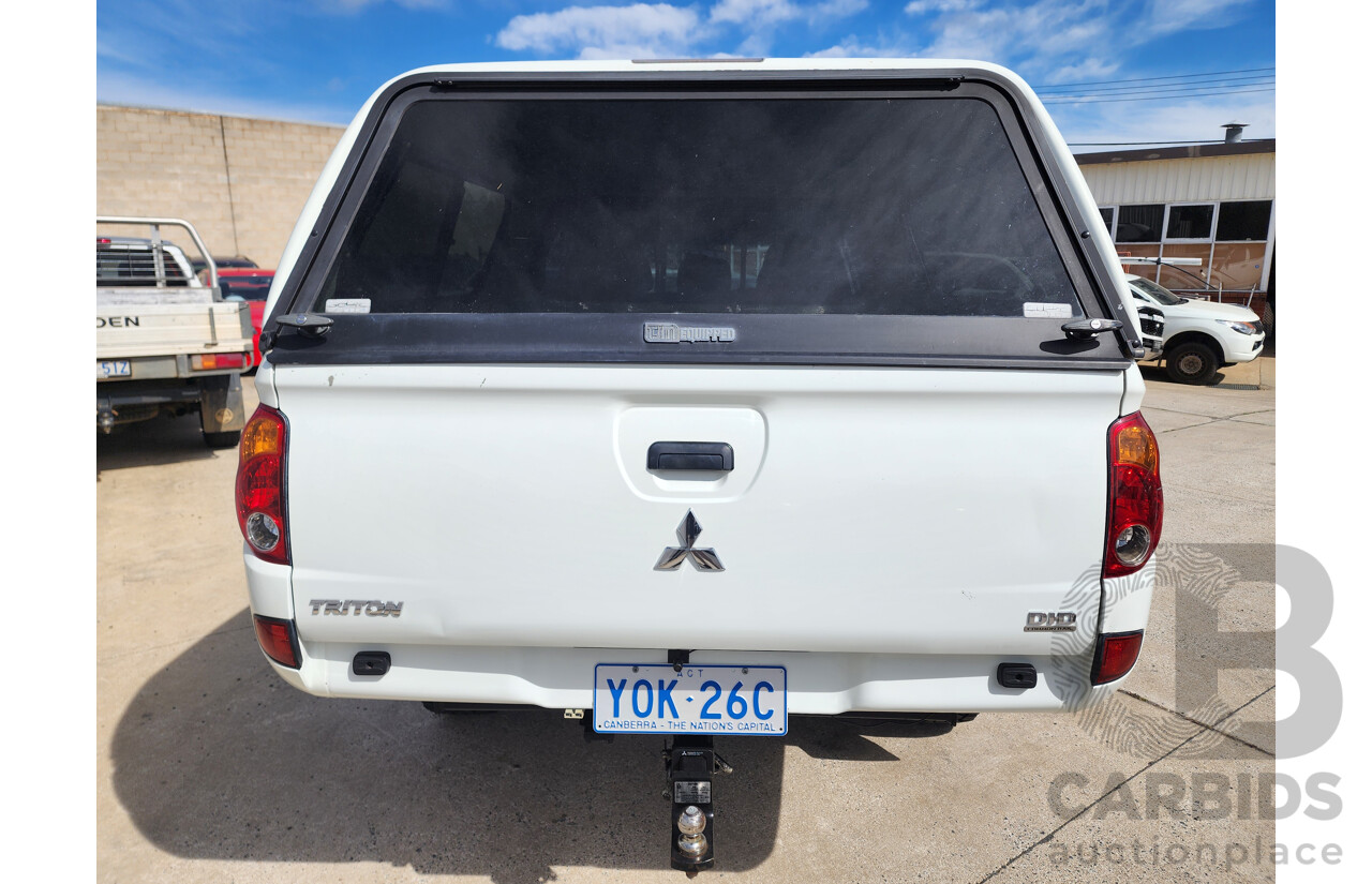 10/2014 Mitsubishi Triton GLX (4x4) MN MY15 Double Cab Utility White 2.5L