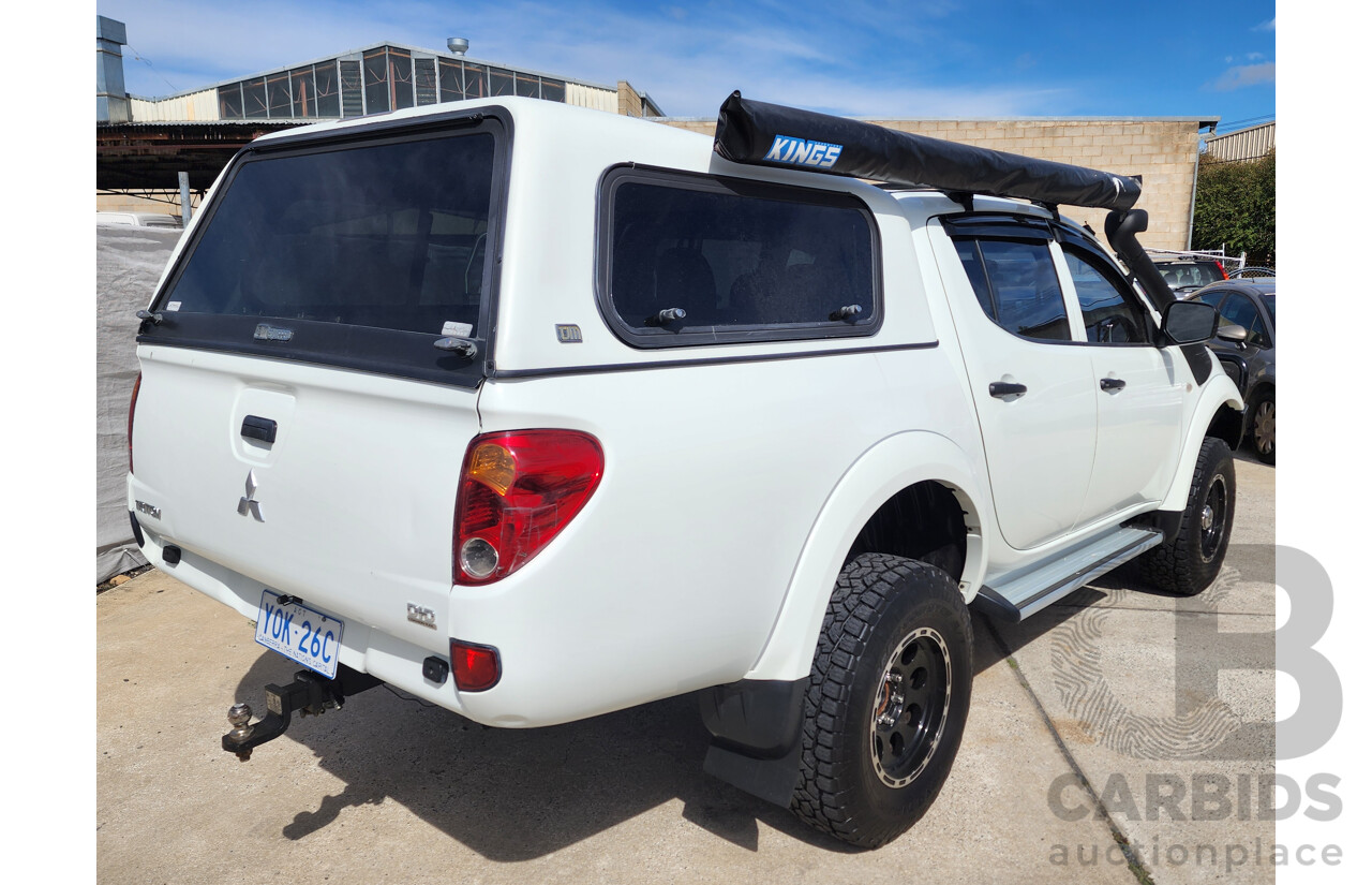 10/2014 Mitsubishi Triton GLX (4x4) MN MY15 Double Cab Utility White 2.5L