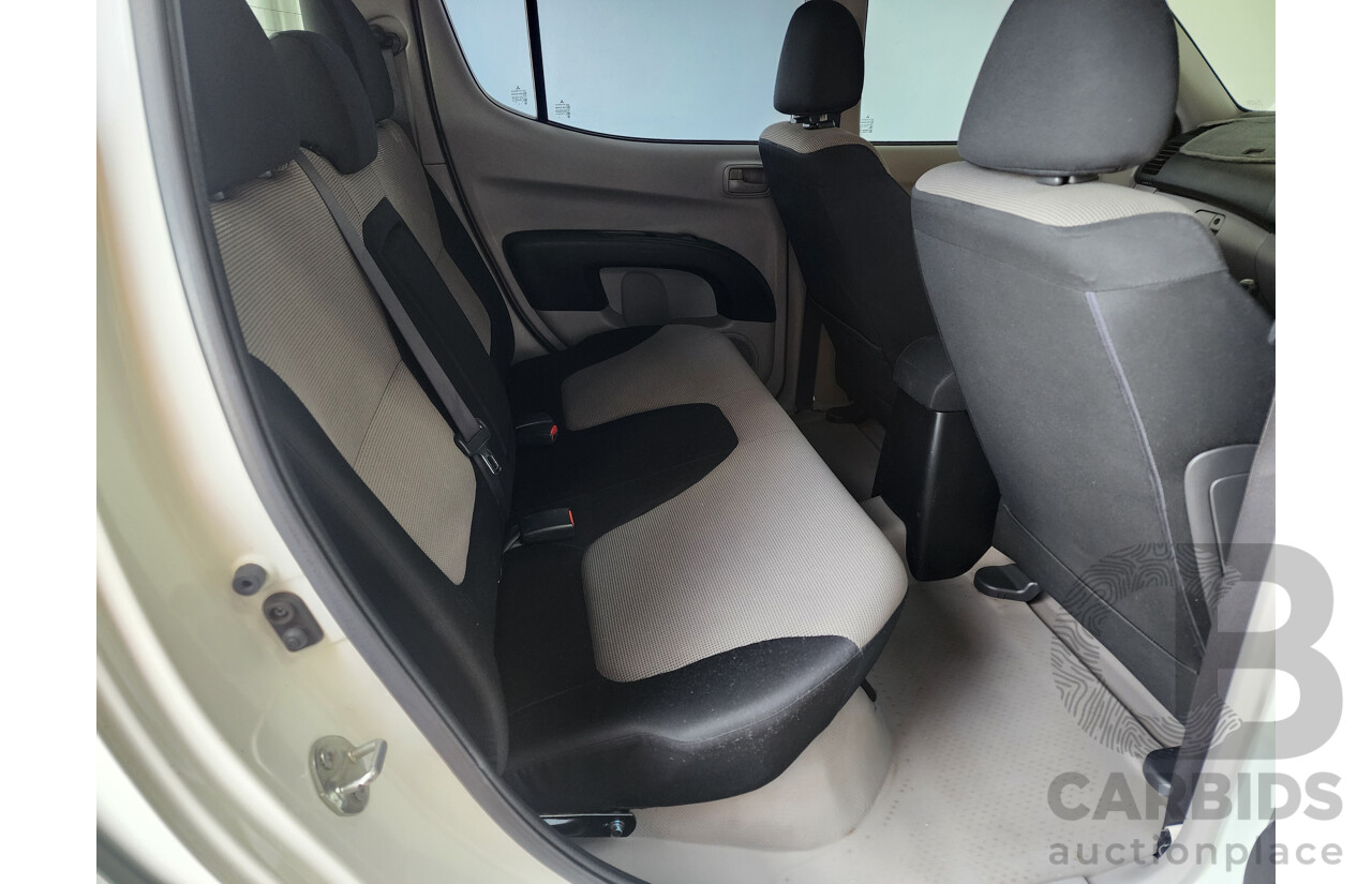 10/2014 Mitsubishi Triton GLX (4x4) MN MY15 Double Cab Utility White 2.5L