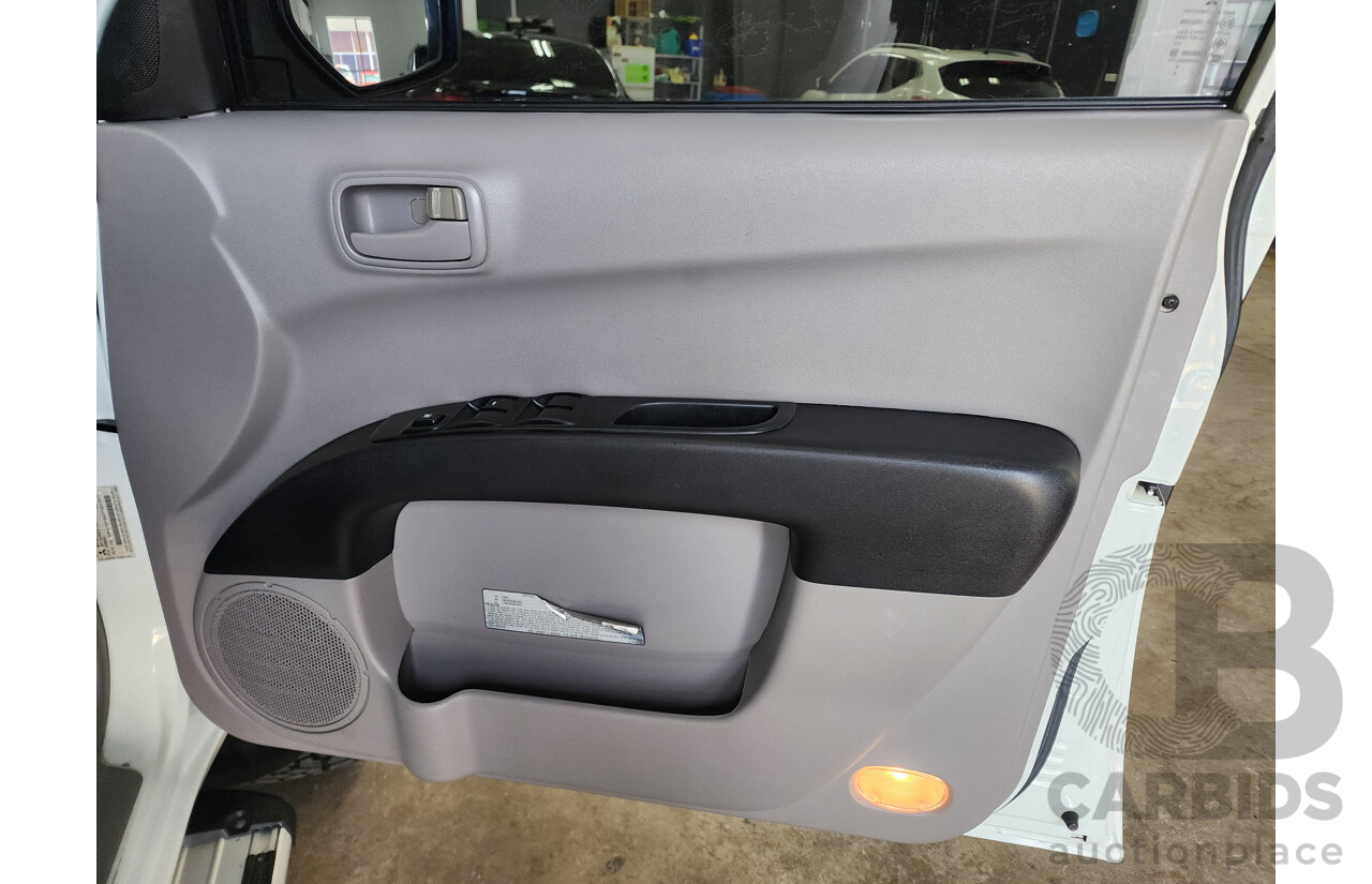10/2014 Mitsubishi Triton GLX (4x4) MN MY15 Double Cab Utility White 2.5L