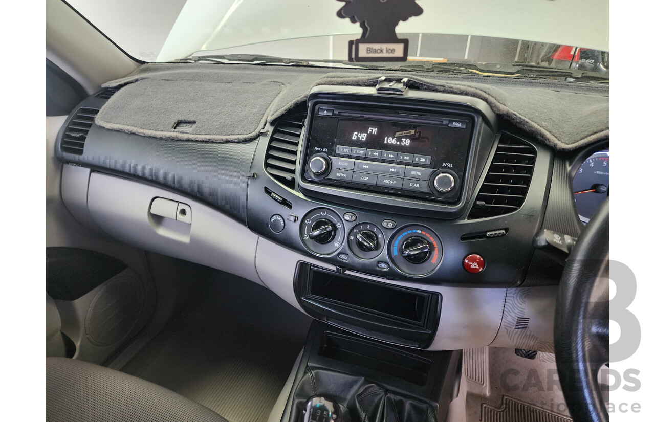 10/2014 Mitsubishi Triton GLX (4x4) MN MY15 Double Cab Utility White 2.5L