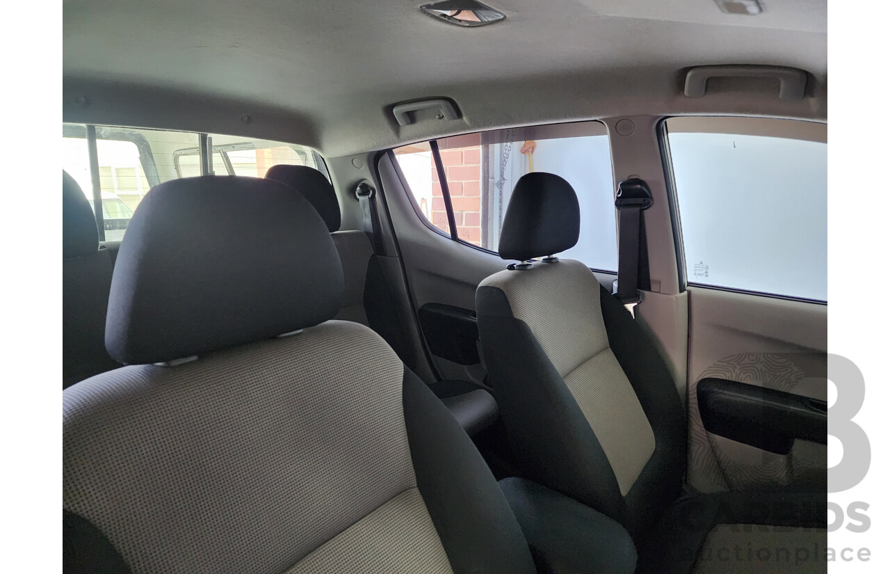 10/2014 Mitsubishi Triton GLX (4x4) MN MY15 Double Cab Utility White 2.5L