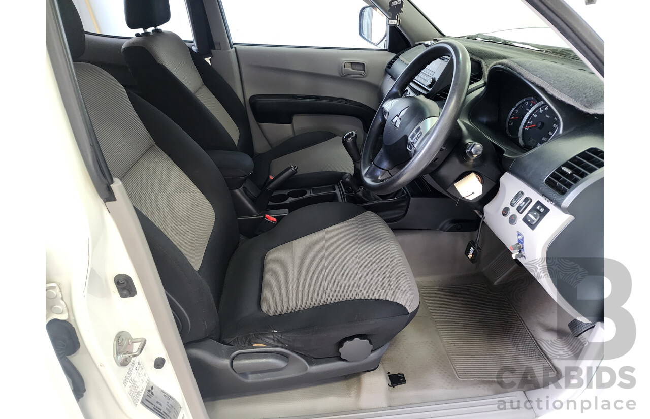 10/2014 Mitsubishi Triton GLX (4x4) MN MY15 Double Cab Utility White 2.5L