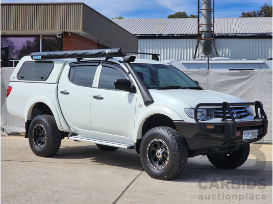 10/2014 Mitsubishi Triton GLX (4x4) MN MY15 Double Cab Utility White 2.5L