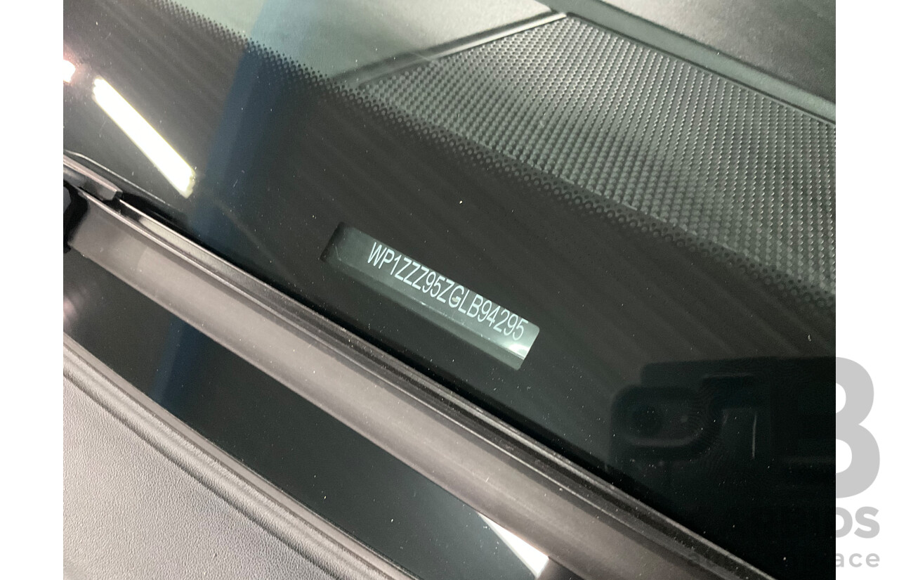 01/2016 Porsche Macan Turbo (AWD) MY16 4d Wagon Jet Black Metallic Twin Turbo V6 3.6L