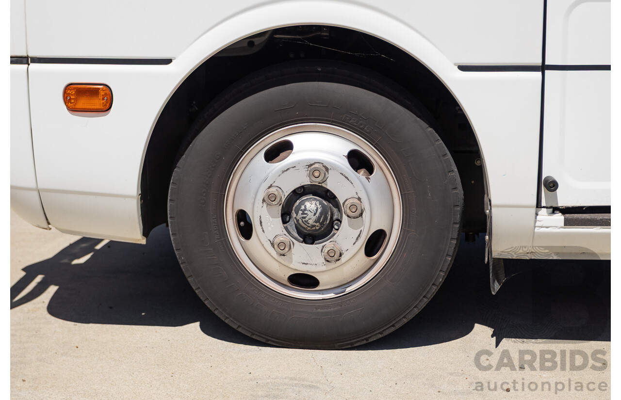 10/2007 Mitsubishi Fuso Rosa Turbo Diesel 3.9L 17 Seater Bus with Braun Vista Commercial Wheelchair Lift