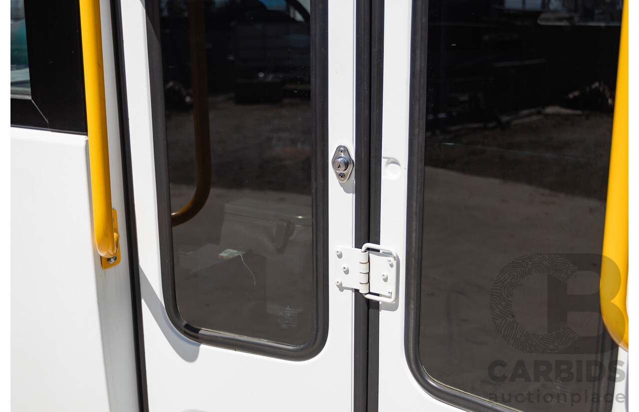10/2007 Mitsubishi Fuso Rosa Turbo Diesel 3.9L 17 Seater Bus with Braun Vista Commercial Wheelchair Lift