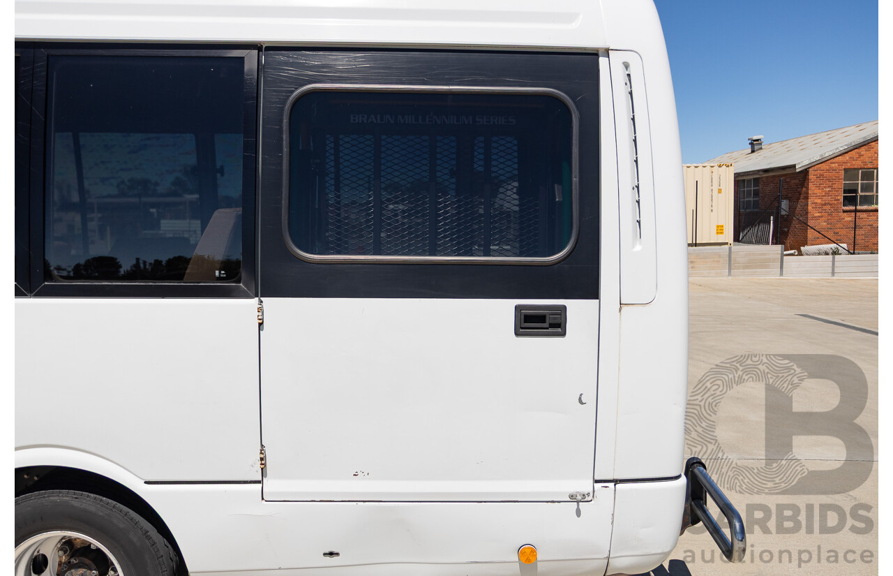 10/2007 Mitsubishi Fuso Rosa Turbo Diesel 3.9L 17 Seater Bus with Braun Vista Commercial Wheelchair Lift