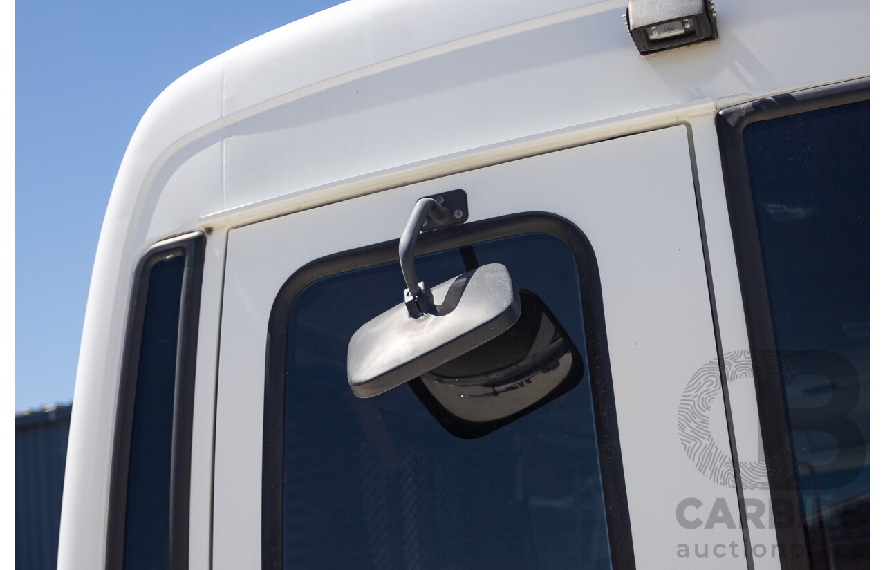 10/2007 Mitsubishi Fuso Rosa Turbo Diesel 3.9L 17 Seater Bus with Braun Vista Commercial Wheelchair Lift