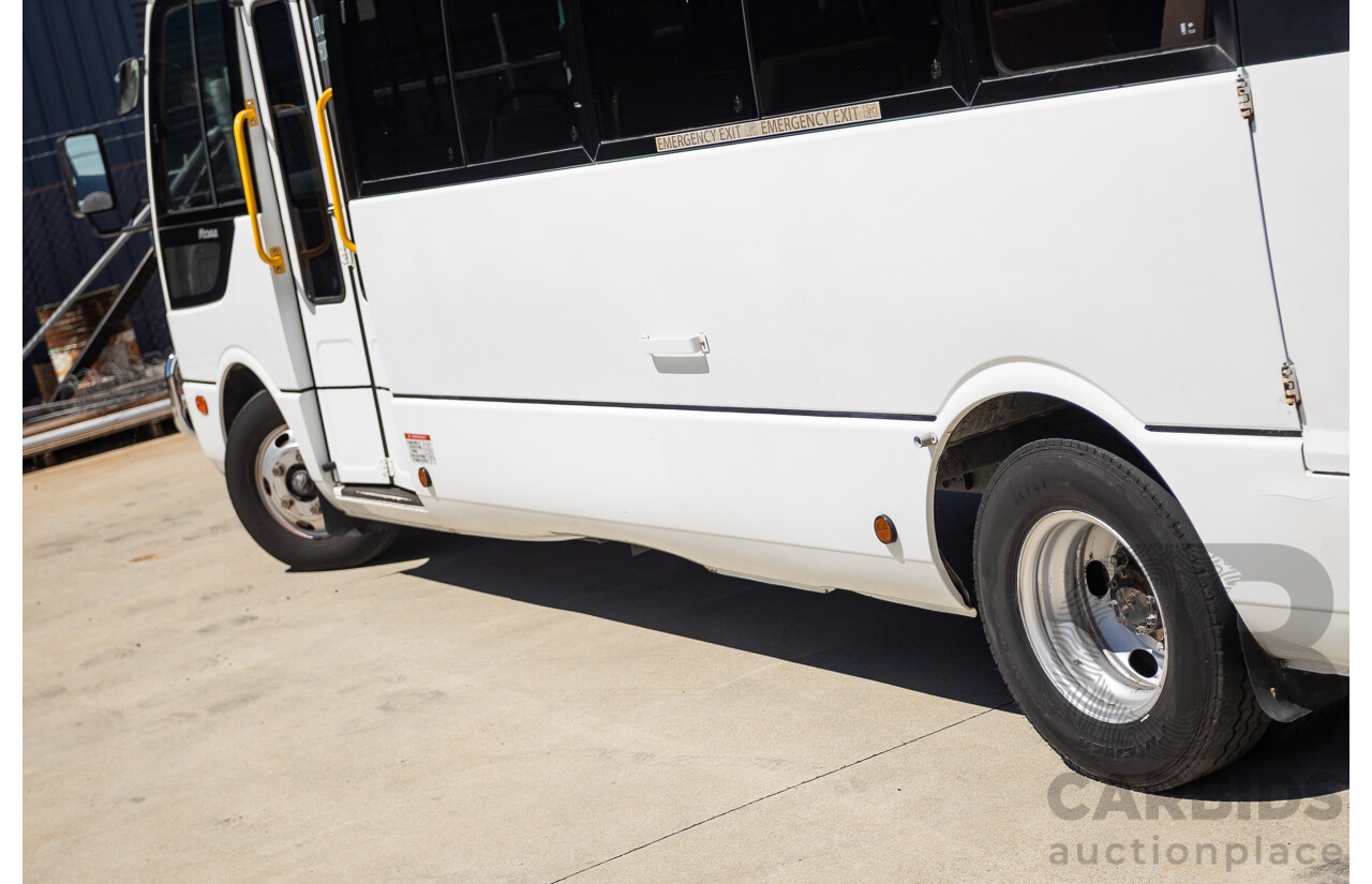 10/2007 Mitsubishi Fuso Rosa Turbo Diesel 3.9L 17 Seater Bus with Braun Vista Commercial Wheelchair Lift