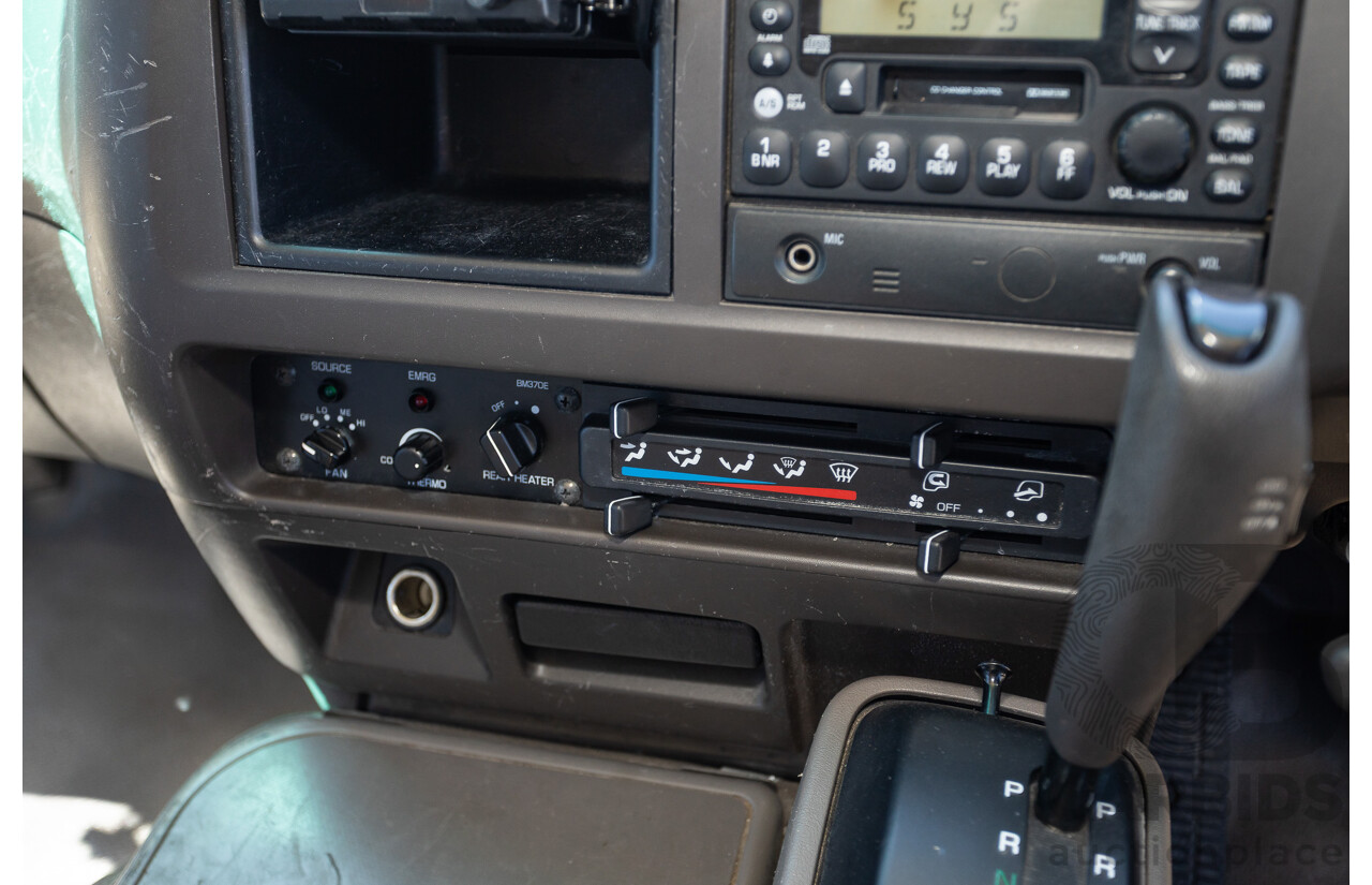 10/2007 Mitsubishi Fuso Rosa Turbo Diesel 3.9L 17 Seater Bus with Braun Vista Commercial Wheelchair Lift