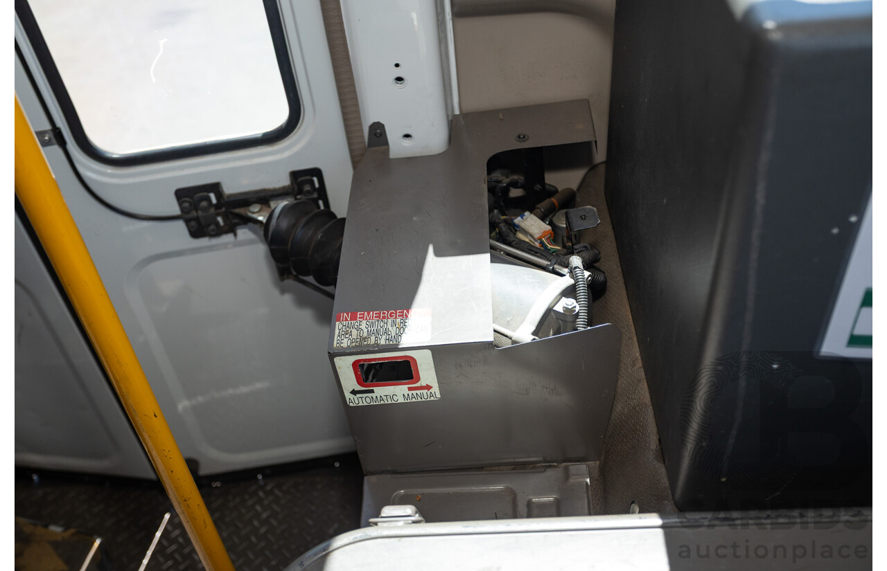 10/2007 Mitsubishi Fuso Rosa Turbo Diesel 3.9L 17 Seater Bus with Braun Vista Commercial Wheelchair Lift