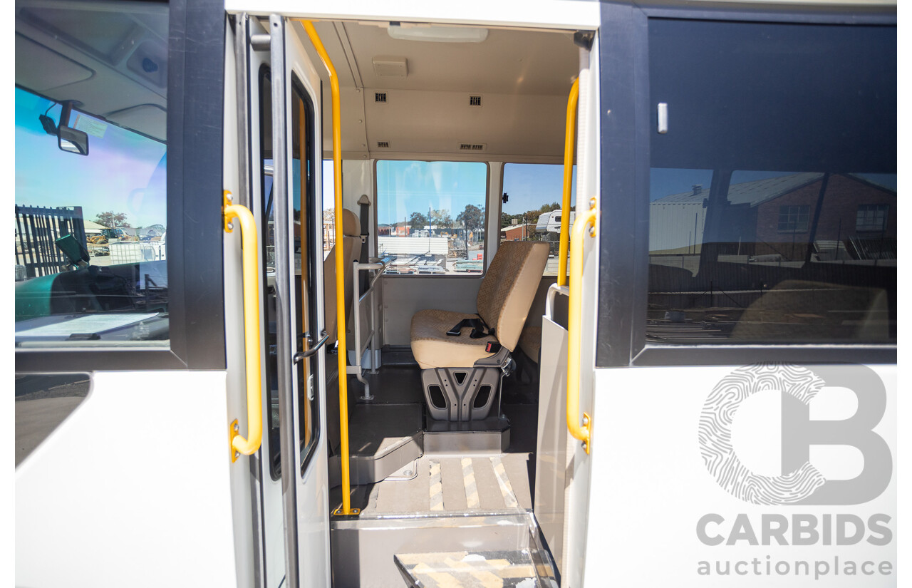 10/2007 Mitsubishi Fuso Rosa Turbo Diesel 3.9L 17 Seater Bus with Braun Vista Commercial Wheelchair Lift