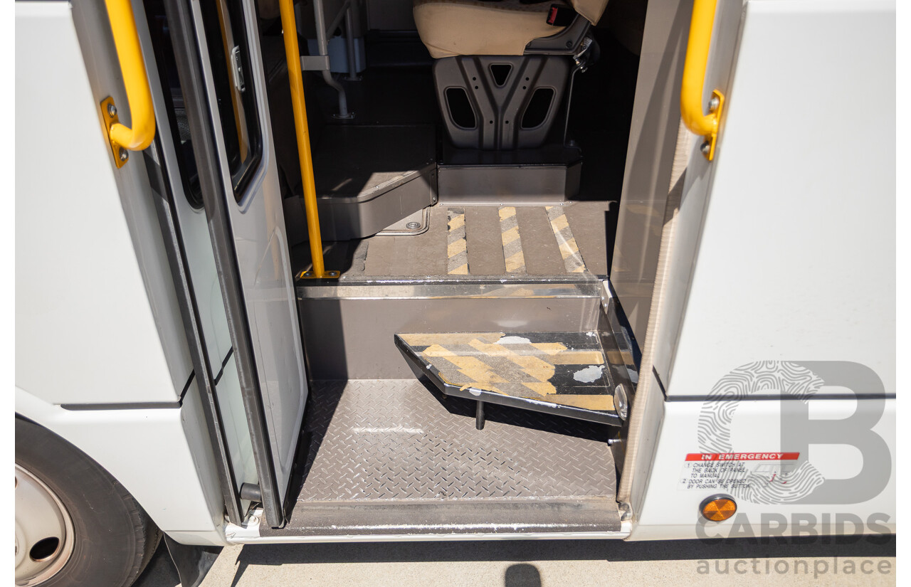10/2007 Mitsubishi Fuso Rosa Turbo Diesel 3.9L 17 Seater Bus with Braun Vista Commercial Wheelchair Lift