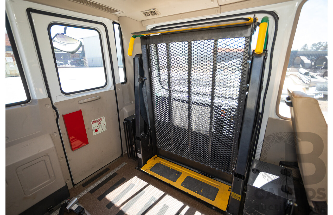 10/2007 Mitsubishi Fuso Rosa Turbo Diesel 3.9L 17 Seater Bus with Braun Vista Commercial Wheelchair Lift