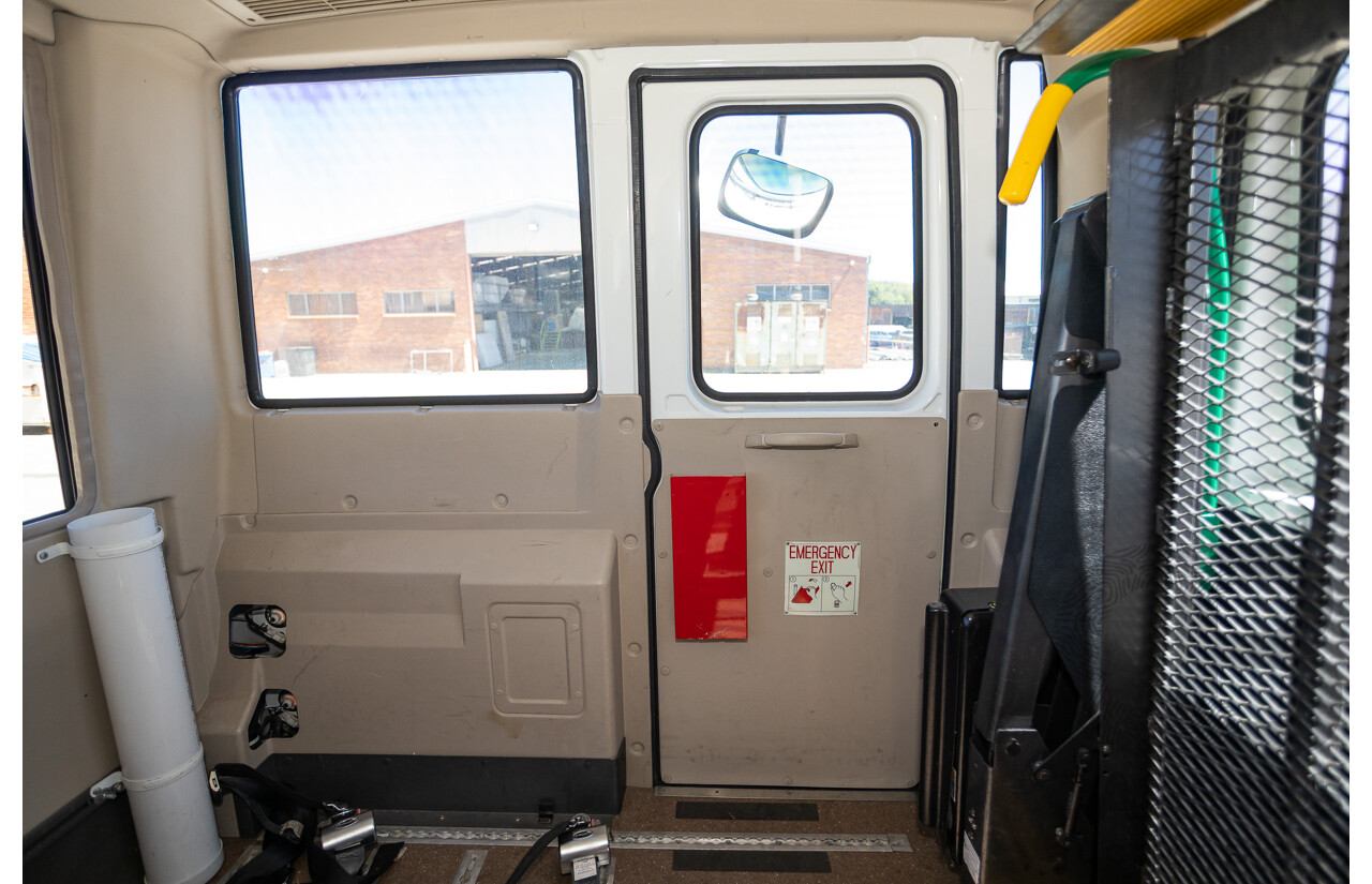 10/2007 Mitsubishi Fuso Rosa Turbo Diesel 3.9L 17 Seater Bus with Braun Vista Commercial Wheelchair Lift