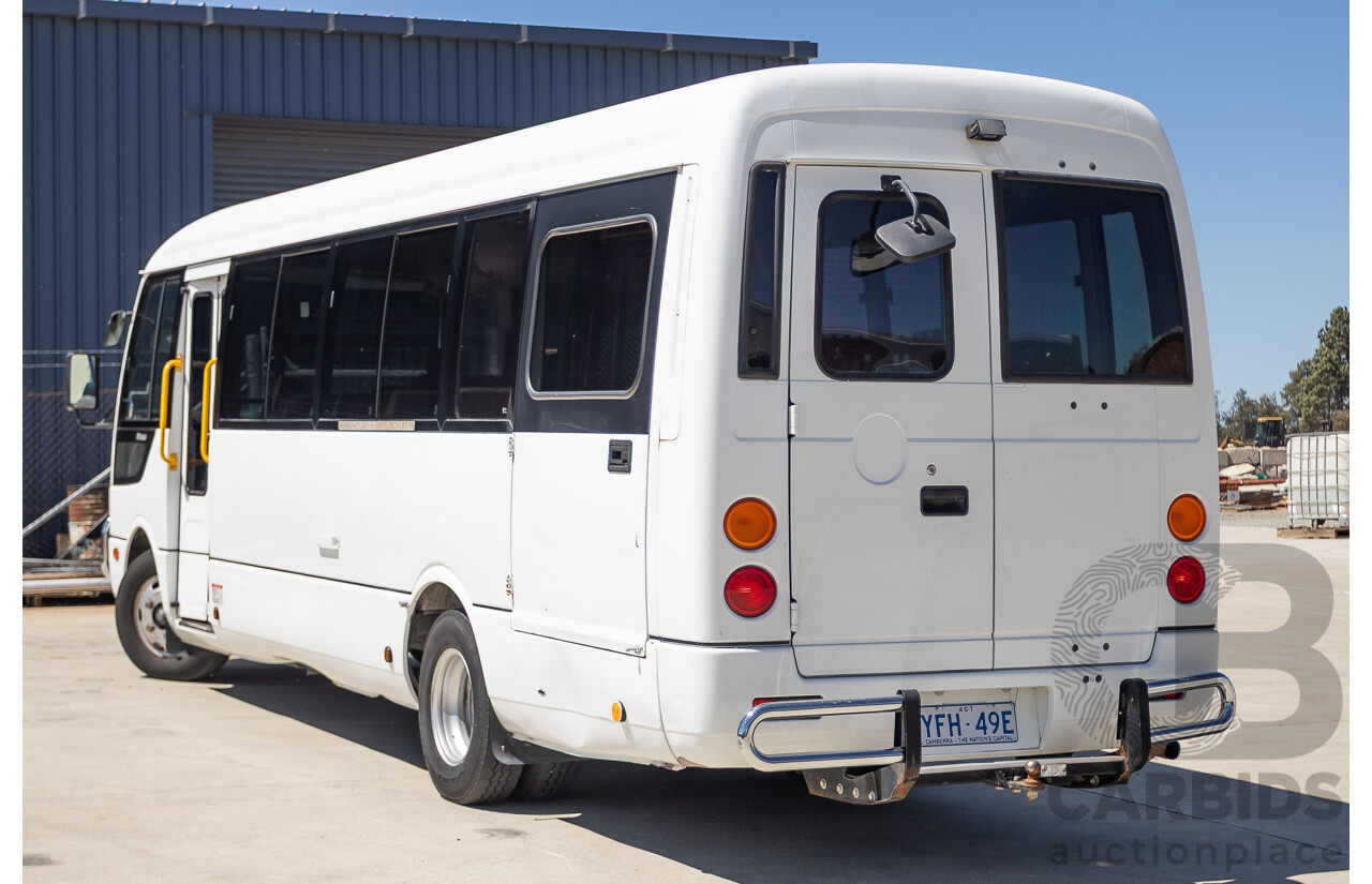 10/2007 Mitsubishi Fuso Rosa Turbo Diesel 3.9L 17 Seater Bus with Braun Vista Commercial Wheelchair Lift