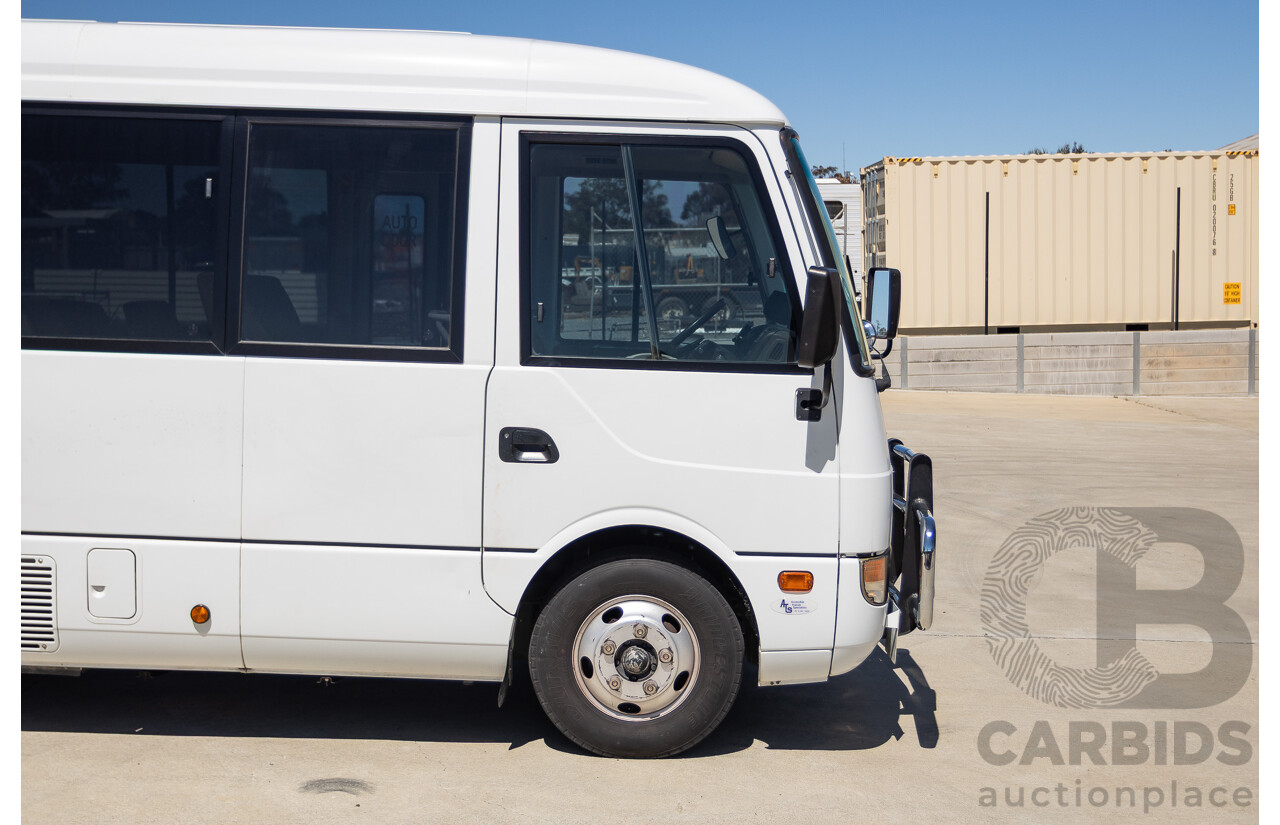 10/2007 Mitsubishi Fuso Rosa Turbo Diesel 3.9L 17 Seater Bus with Braun Vista Commercial Wheelchair Lift