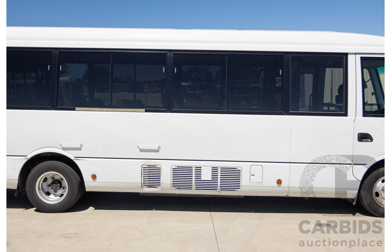 10/2007 Mitsubishi Fuso Rosa Turbo Diesel 3.9L 17 Seater Bus with Braun Vista Commercial Wheelchair Lift