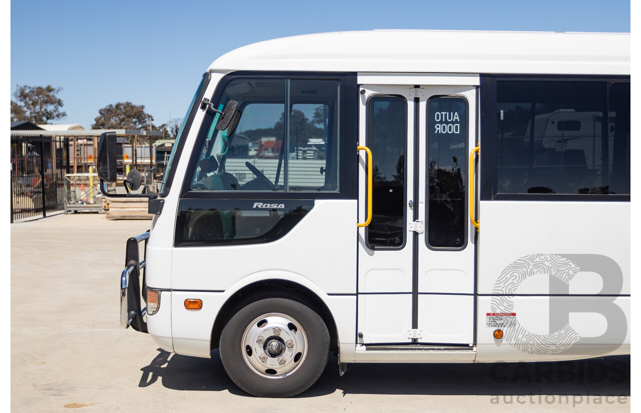 10/2007 Mitsubishi Fuso Rosa Turbo Diesel 3.9L 17 Seater Bus with Braun Vista Commercial Wheelchair Lift