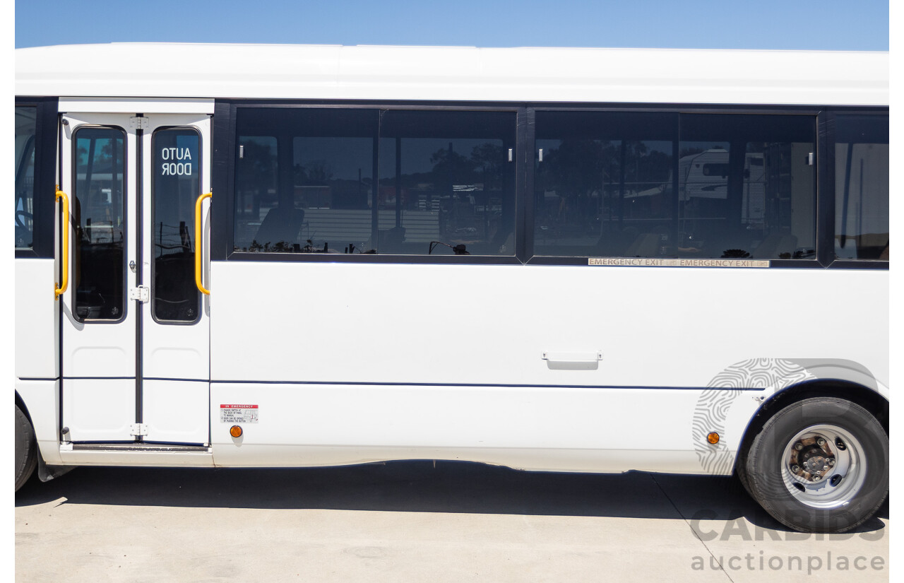 10/2007 Mitsubishi Fuso Rosa Turbo Diesel 3.9L 17 Seater Bus with Braun Vista Commercial Wheelchair Lift