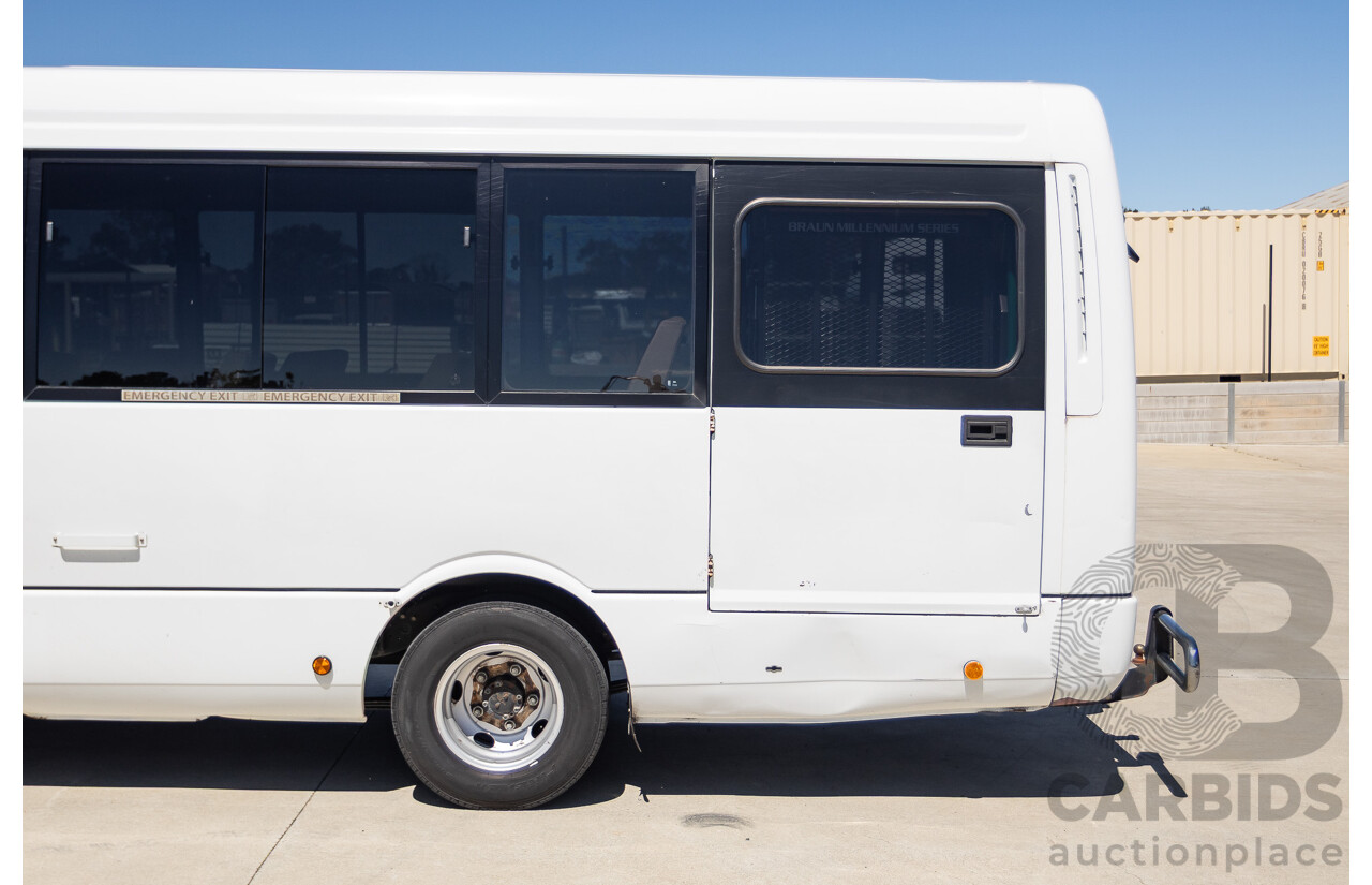10/2007 Mitsubishi Fuso Rosa Turbo Diesel 3.9L 17 Seater Bus with Braun Vista Commercial Wheelchair Lift