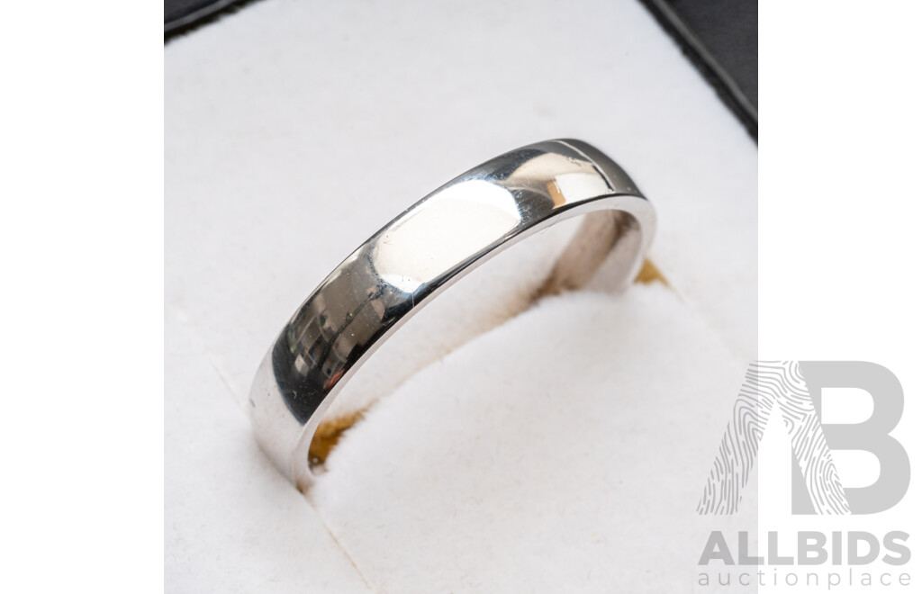 BRAND NEW - 9ct White Gold Flat Curve Profile Mens Comfort Fit Wedding Ring, Size S1/2, 4.13 Grams