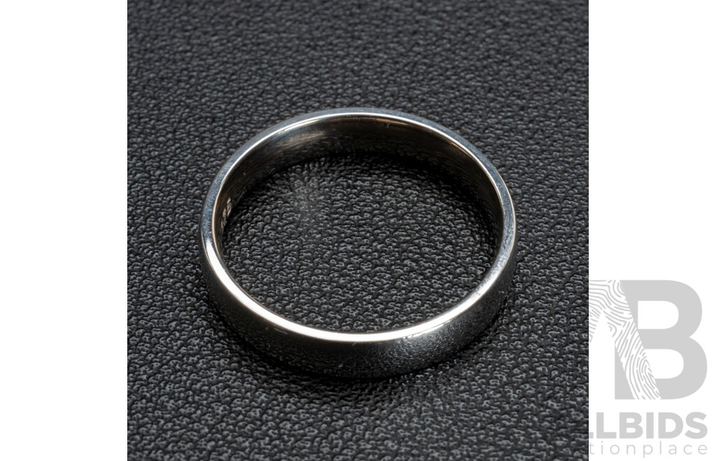 BRAND NEW - 9ct White Gold Flat Curve Profile Mens Comfort Fit Wedding Ring, Size S1/2, 4.13 Grams