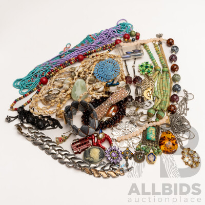 Interesting Collection of Vintage Jewellery Items Including Enamel Camel and London Bus Large Pendants & Vintage Shell Plant Hanger, 1530.0 Grams