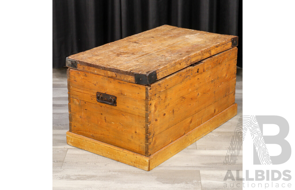 Vintage Pine Lift Top Trunk