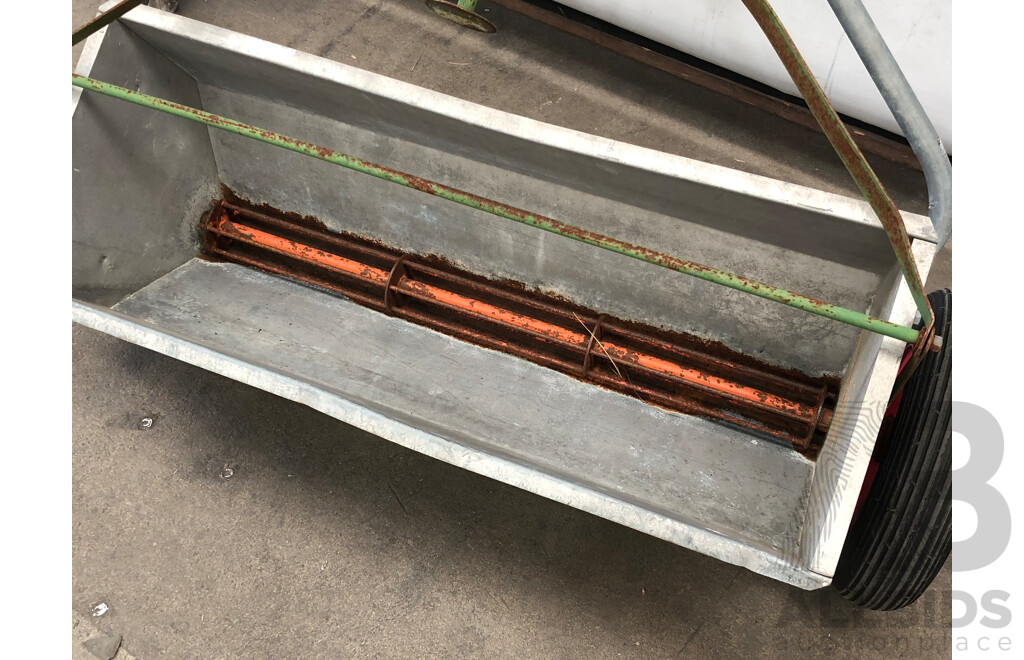 the Jewitt 34 Inch Fertilser Spreader