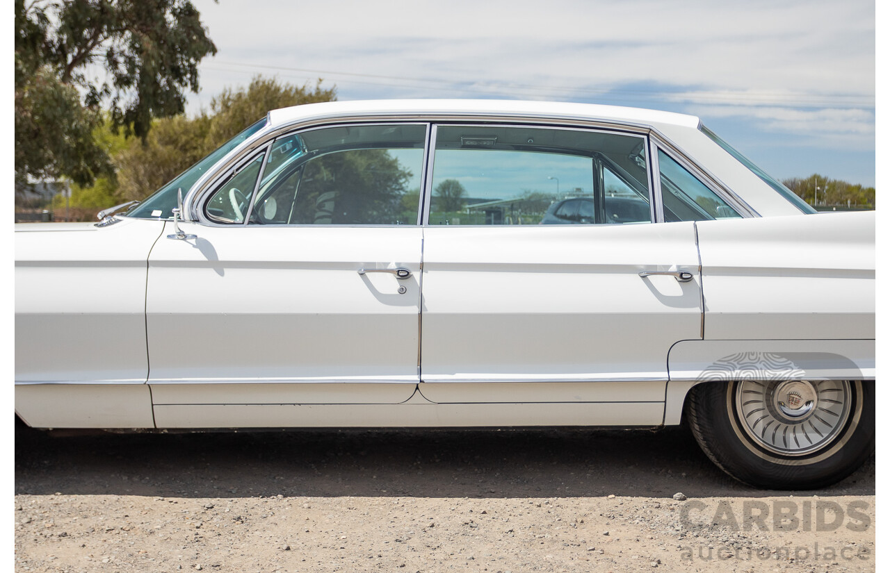 01/1961 Cadillac DeVille Short Deck 4d Sedan White V8 6.4L