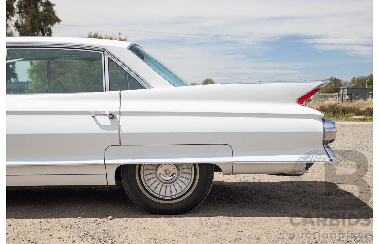 01/1961 Cadillac DeVille Short Deck 4d Sedan White V8 6.4L