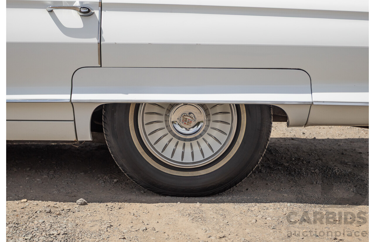 01/1961 Cadillac DeVille Short Deck 4d Sedan White V8 6.4L