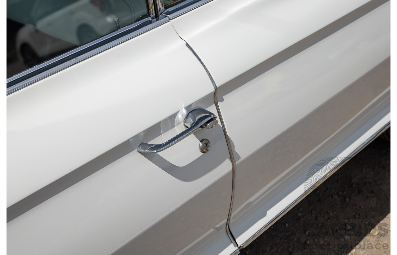 01/1961 Cadillac DeVille Short Deck 4d Sedan White V8 6.4L