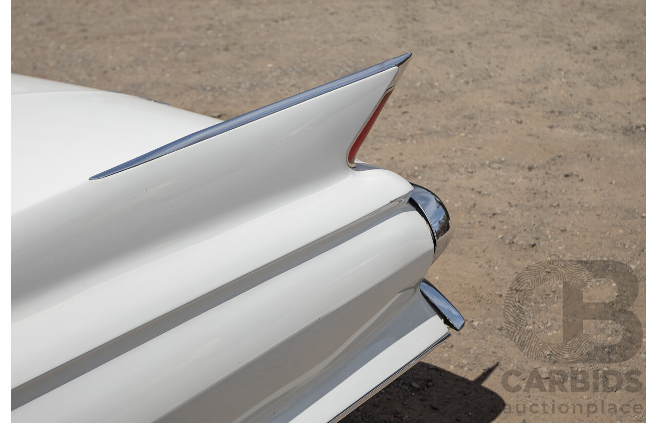 01/1961 Cadillac DeVille Short Deck 4d Sedan White V8 6.4L