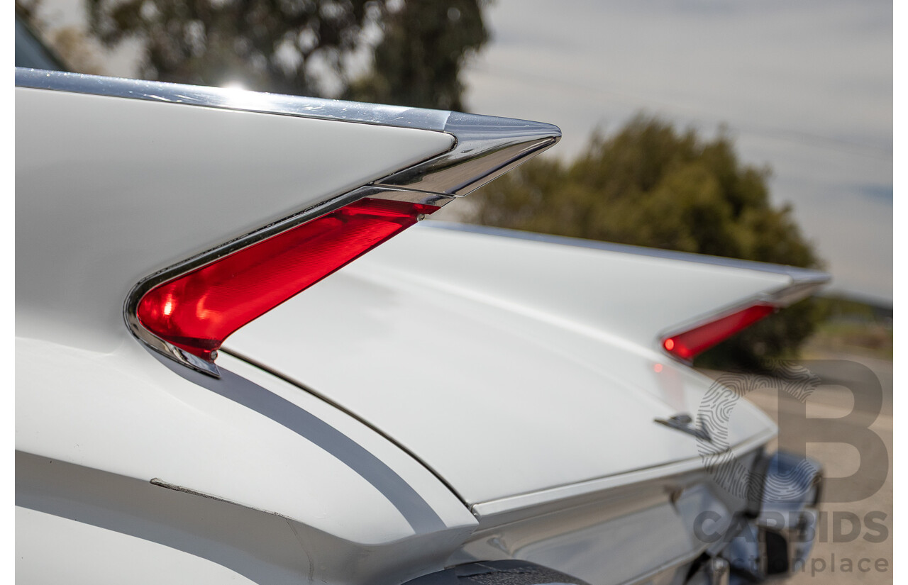 01/1961 Cadillac DeVille Short Deck 4d Sedan White V8 6.4L