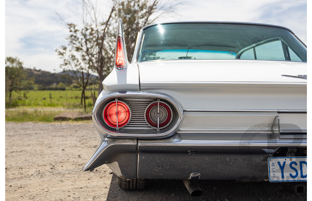 01/1961 Cadillac DeVille Short Deck 4d Sedan White V8 6.4L
